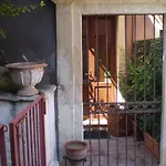 Biscari 招待所 *